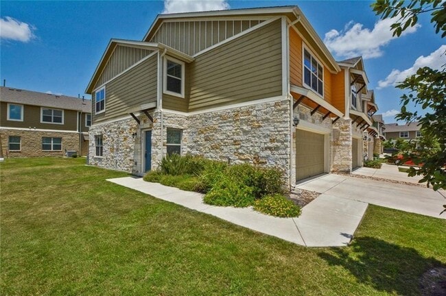 Building Photo - 1620 Bryant Dr