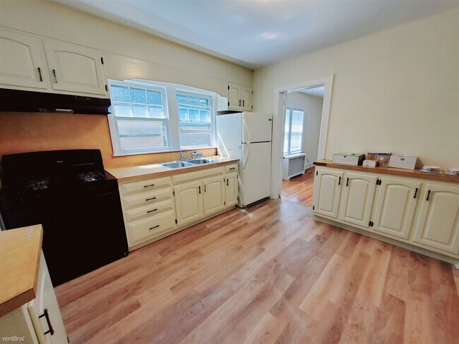 Foto del edificio - 2 br, 1 bath Condo - 30 Colonial Rd Apt 2