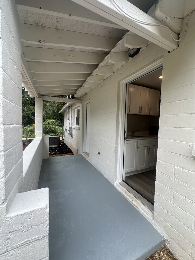 Photo - Newly Renovated 2 Bedroom Apartment in West Greenville