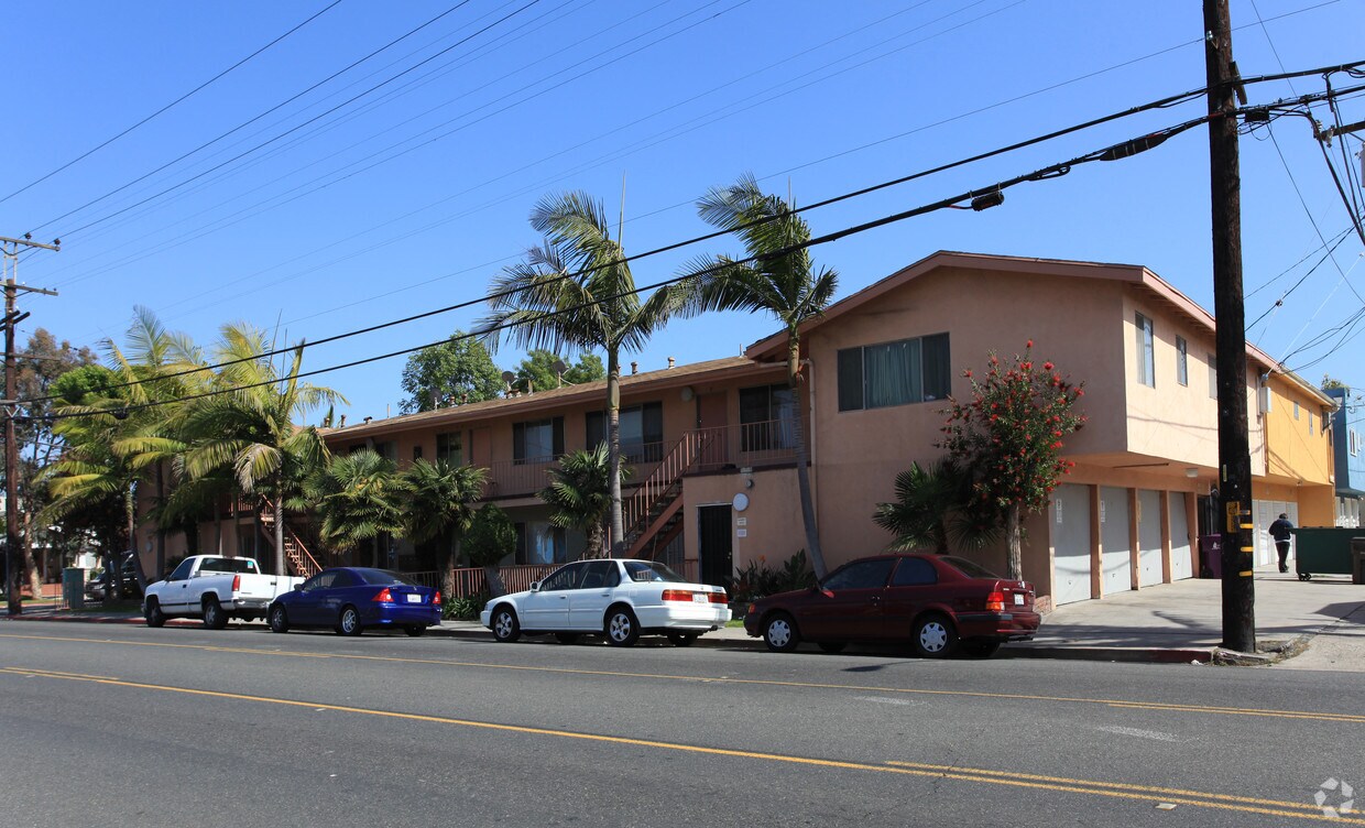 Foto principal - 3150 E 4th St