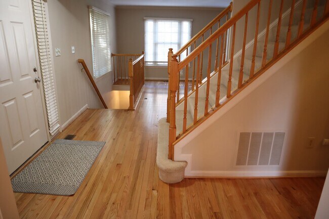 Foto del edificio - Premium Townhome in Kentlands Hill District