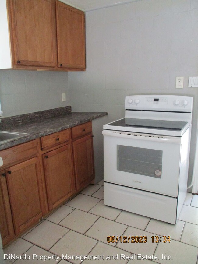 Building Photo - 2 br, 1 bath House - 1006 S. Clara Ave