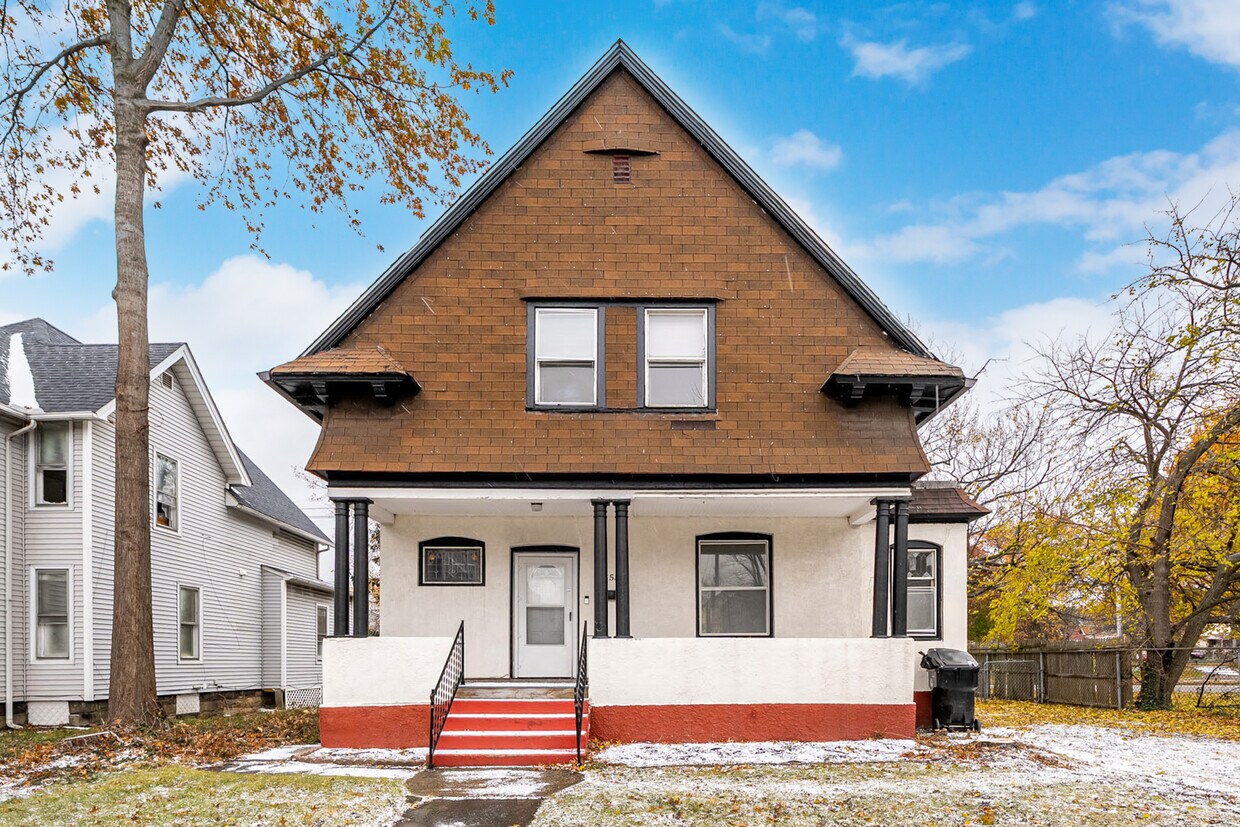 Foto principal - 1453 W 101st St