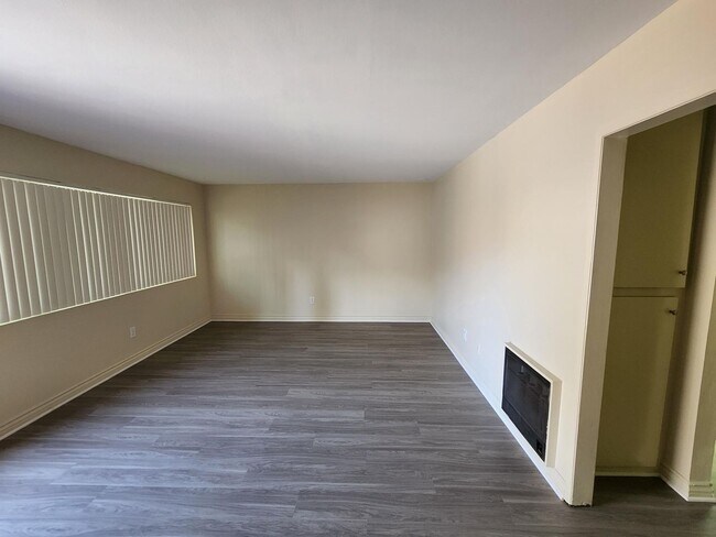 Building Photo - Lime6042