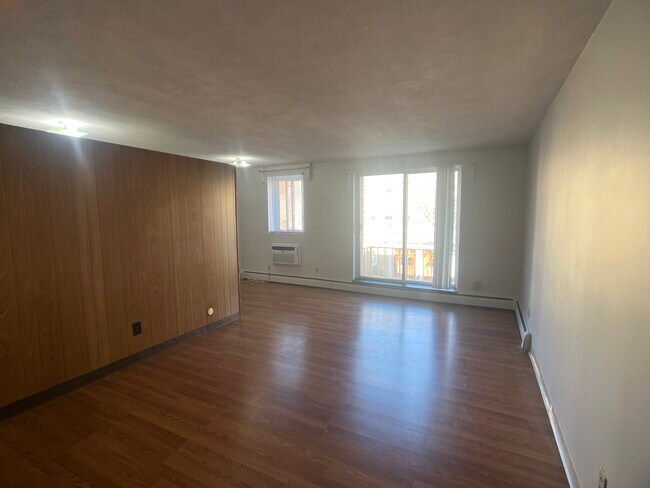 Building Photo - 123 Sewall Ave