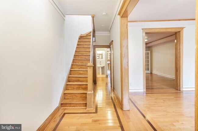 Building Photo - 3225 Warder St NW