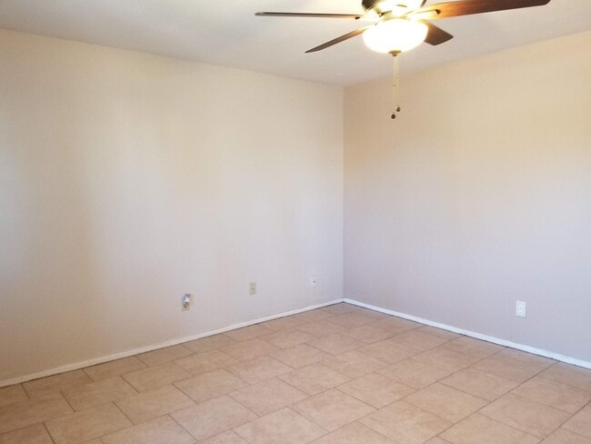 Building Photo - CHARMING 3 BEDROOM 2 BATH HOME IN THE HEART OF NORTH VALLEY