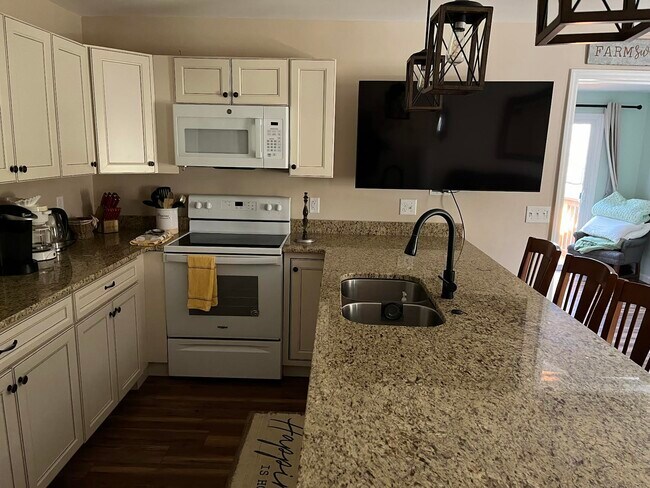 Building Photo - 50B Lakemont Cottage Trail-Lake Life at La...