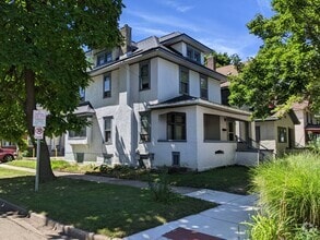 Building Photo - 601 W Cedar St