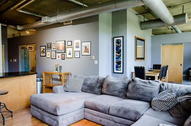 Building Photo - 640 Glen Iris Dr NE