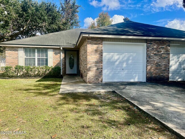 Building Photo - 11 Plainview Dr