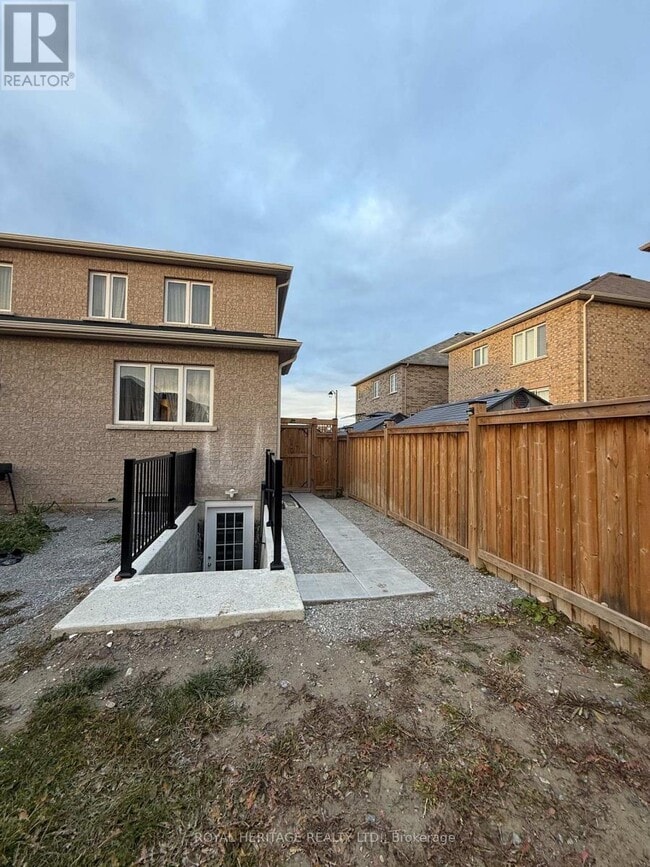 Building Photo - 985 Black Cherry Dr