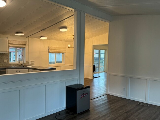 Foto del edificio - 3 bed 2 bath manufactured home on large co...