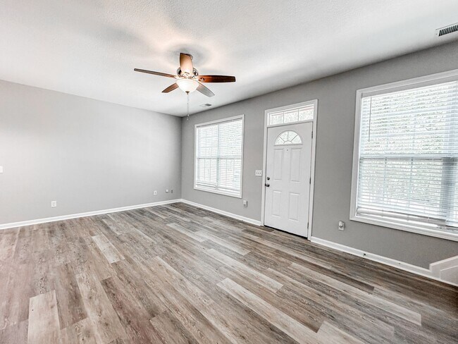 Building Photo - 3/2 near Lake Lanier in Forsyth County