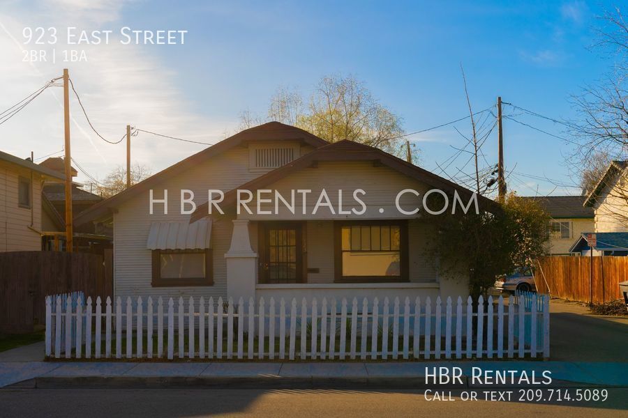 Primary Photo - Historic Downtown Tracy - 2 bedroom Rental...