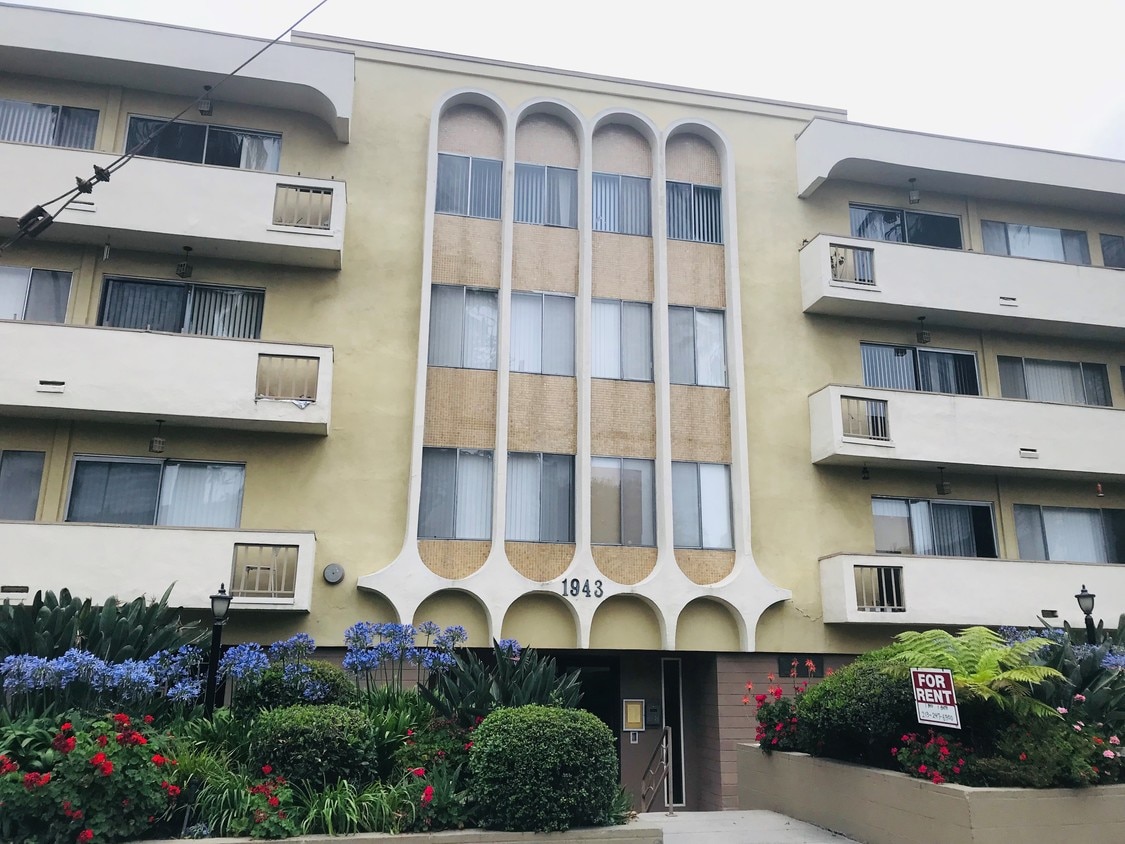 Bldg. facade - 1943 Rodney Dr