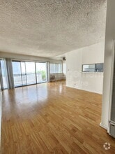 Building Photo - 1538 N Detroit St