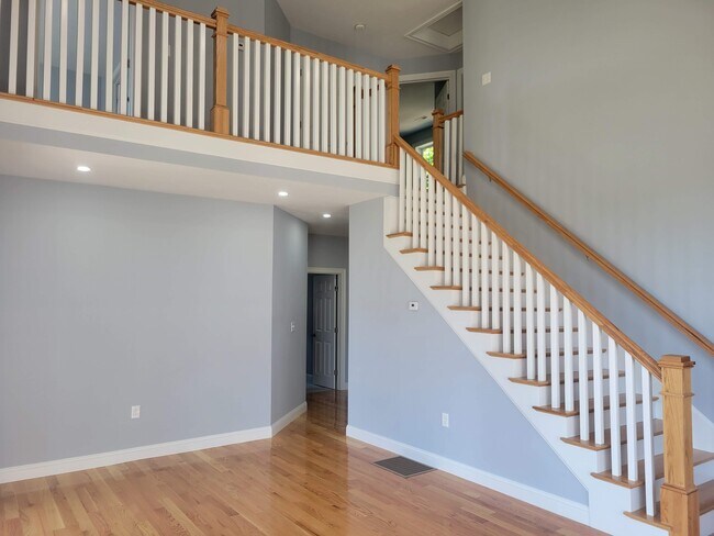 Building Photo - 6 Kiara Dr