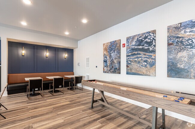 Casa club - The Landon of Cromwell