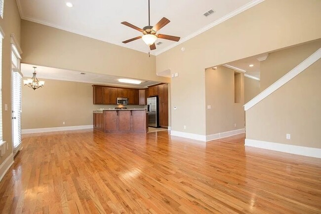 Building Photo - 1621 Shadowmoss Ave