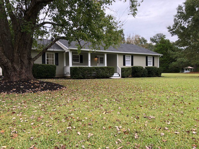 Foto principal - Newly Renovated Home on 2 Acres!