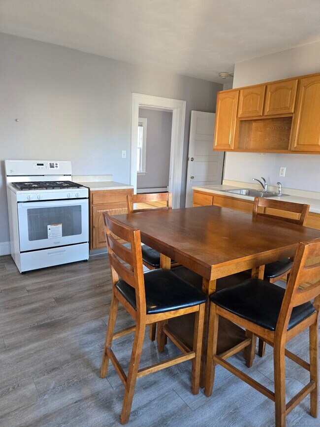 25 Miller St Unit 2nd Floor, New Britain, CT 06053 Room for Rent in