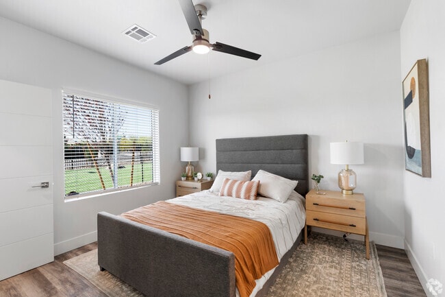 Interior Photo - Calm at Northtowne