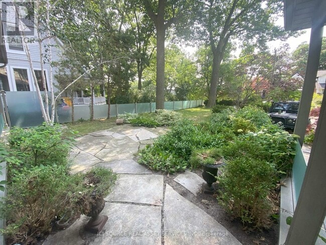 Building Photo - 163 Silver Birch Ave