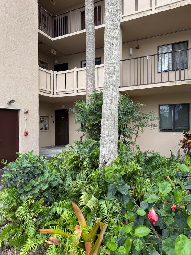 Foto del edificio - 2200 S Cypress Bend Dr