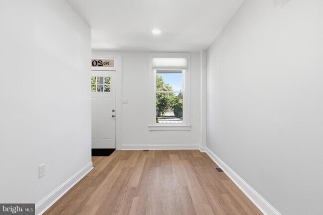 Foto del edificio - 20 E 7th St