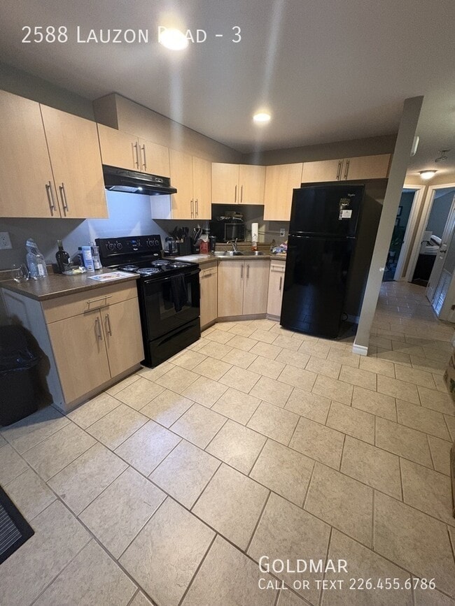 Building Photo - New Listing