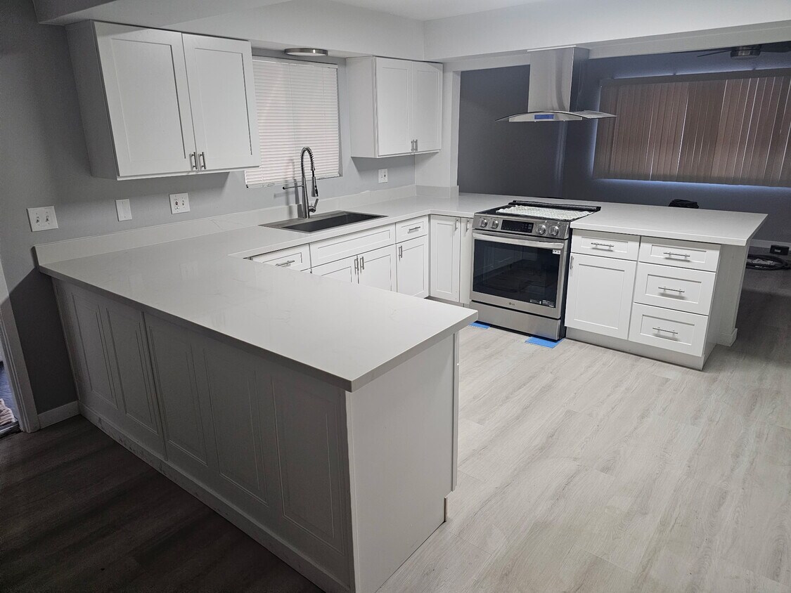 Foto del edificio - 1051 W 9th St