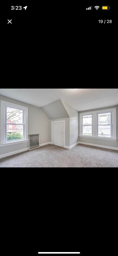 Building Photo - 1388 S Freedom Ave