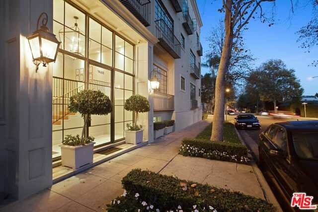 Foto del edificio - 250 N Canon Dr