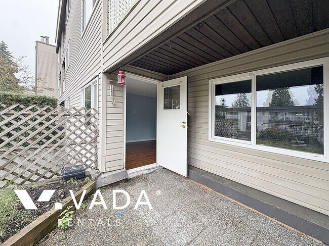 Photo du bâtiment - Creekside Manor 2 Bedroom Apartment Rental...