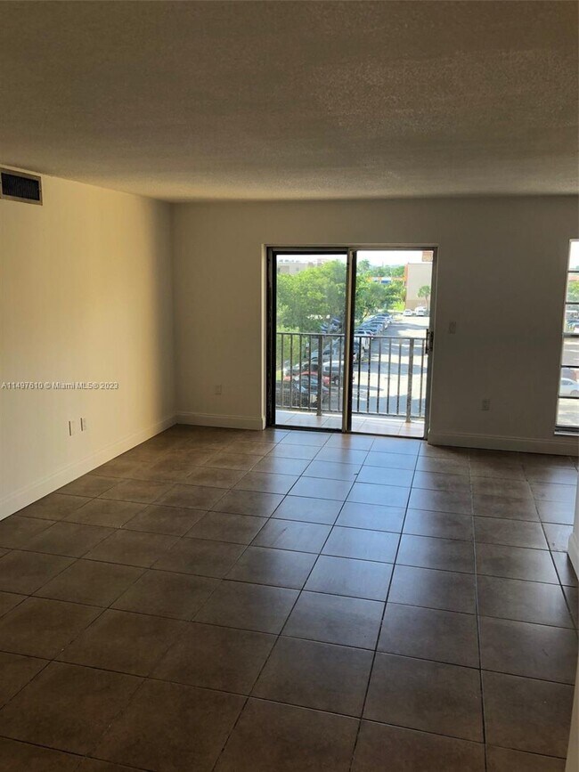 Foto del edificio - 4721 NW 7th St