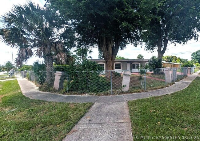 Building Photo - 801 NW 33rd Terrace