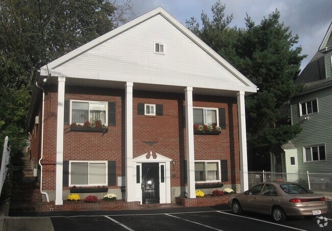 Building Photo - 65 Woodlawn Ave
