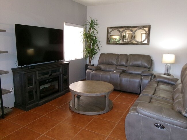 Building Photo - Furnished Enchantment Condo