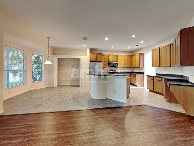 Building Photo - 1749 Oak Grove Chase Dr