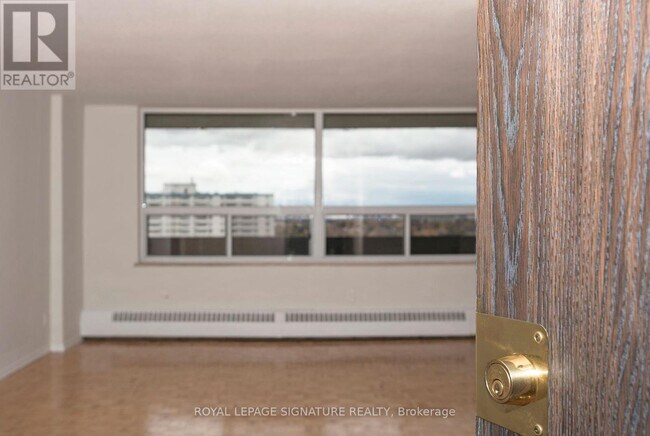 Photo du bâtiment - 6200 Bathurst St