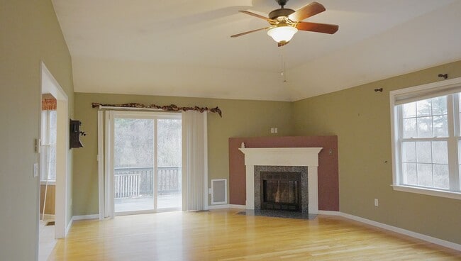 Building Photo - 15 Skyview Dr