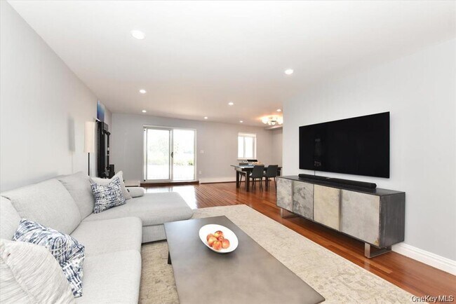 Foto del edificio - 320 E Shore Rd