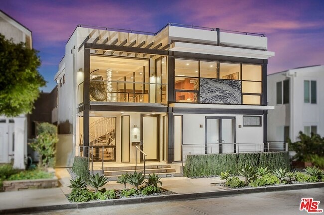 Photo - 2105 E Balboa Boulevard House