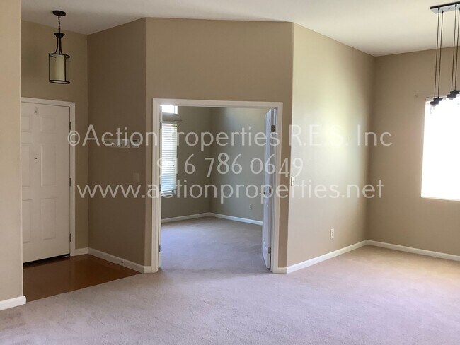 Foto del edificio - Single Story 3 Bedroom  Corner Lot -3 Bedr...