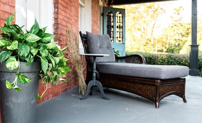 Building Photo - 119-119 Strachan St