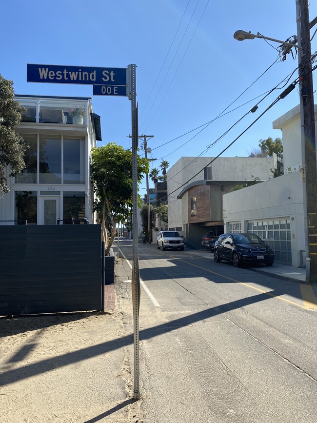 Building Photo - 15 Westwind St