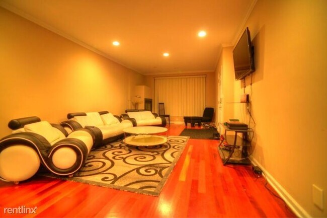Building Photo - 2 br, 2 bath Condo - 214 S Wood St.