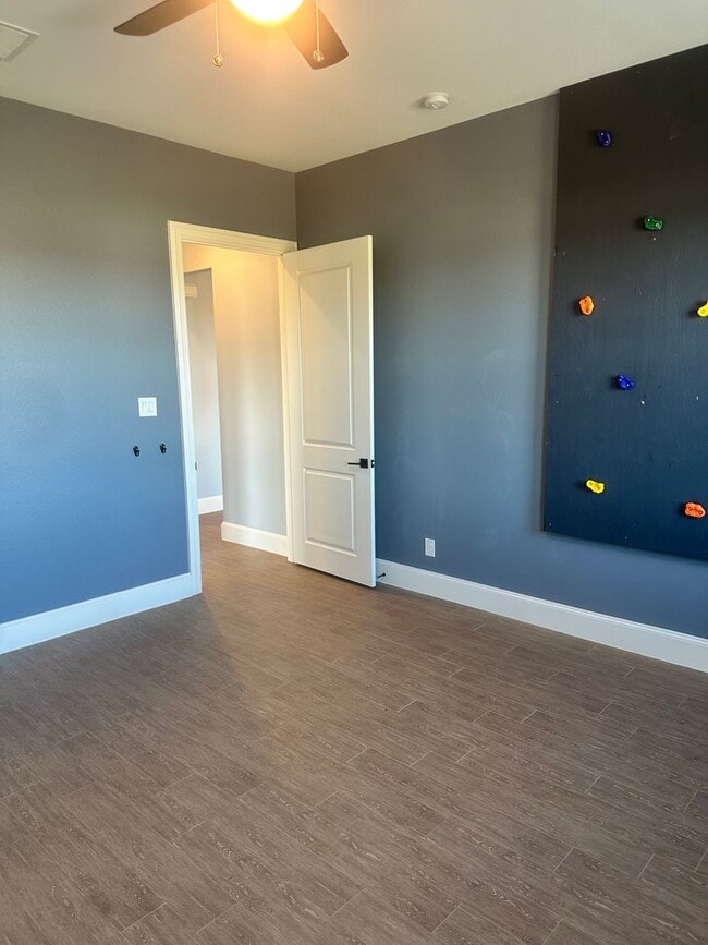 Foto del edificio - open concept 4bd - rent to own