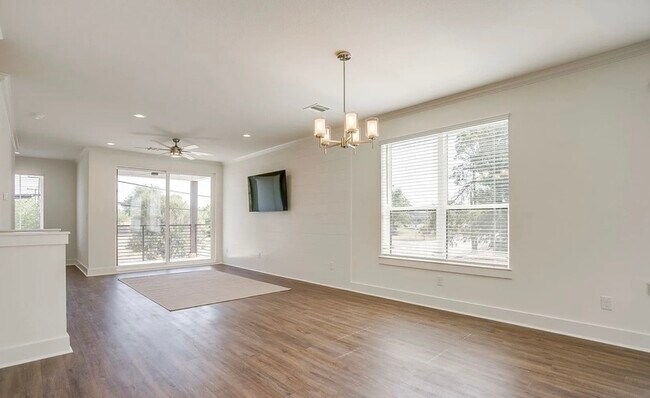 Building Photo - 2201 W Devitt St
